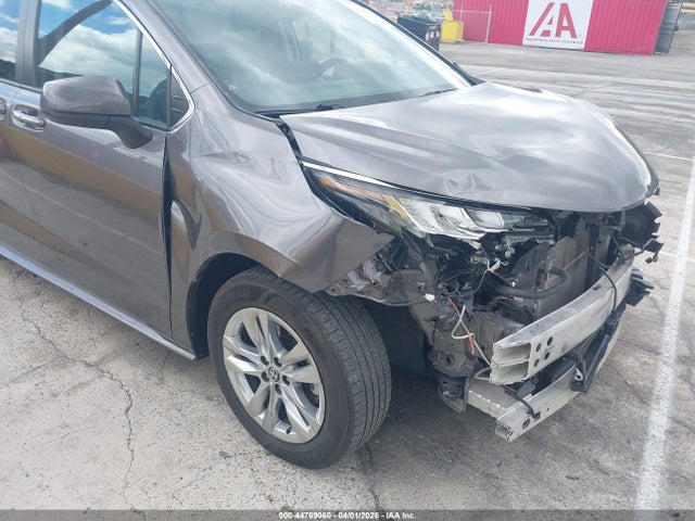 5TDJRKEC2NS083878 Toyota SIENNA XLE