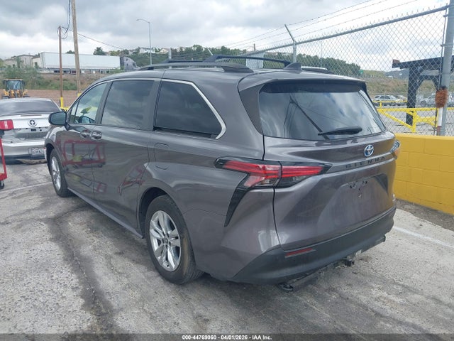 5TDJRKEC2NS083878 Toyota SIENNA XLE