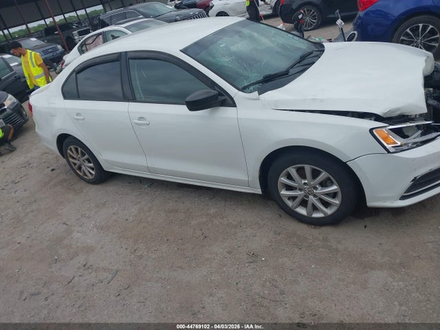 44769102 :رقم المزاد ، 3VWD17AJ6FM266110 vin ، 2015 Volkswagen Jetta 1.8t Se مزاد بيع