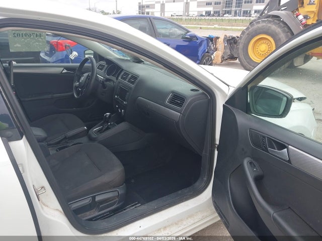 44769102 :رقم المزاد ، 3VWD17AJ6FM266110 vin ، 2015 Volkswagen Jetta 1.8t Se مزاد بيع