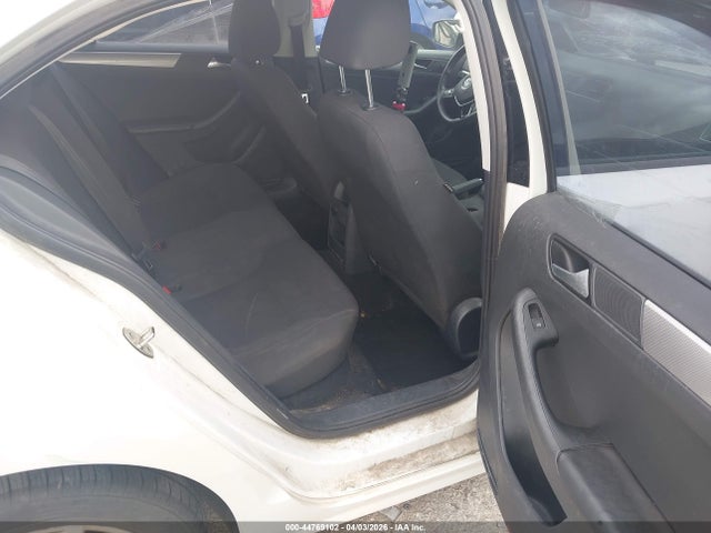 44769102 :رقم المزاد ، 3VWD17AJ6FM266110 vin ، 2015 Volkswagen Jetta 1.8t Se مزاد بيع