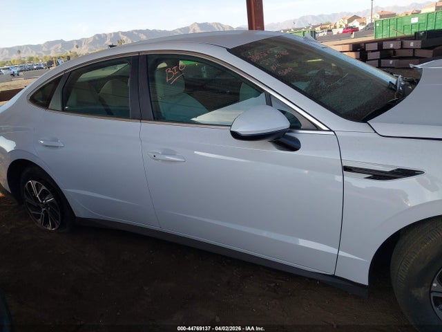 KMHL24JJ4TA135689 Hyundai Sonata Hybrid Blue