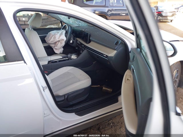 KMHL24JJ4TA135689 Hyundai Sonata Hybrid Blue