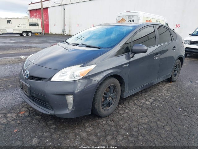 Toyota Prius Three 2015 JTDKN3DU0F0410556 Image 2