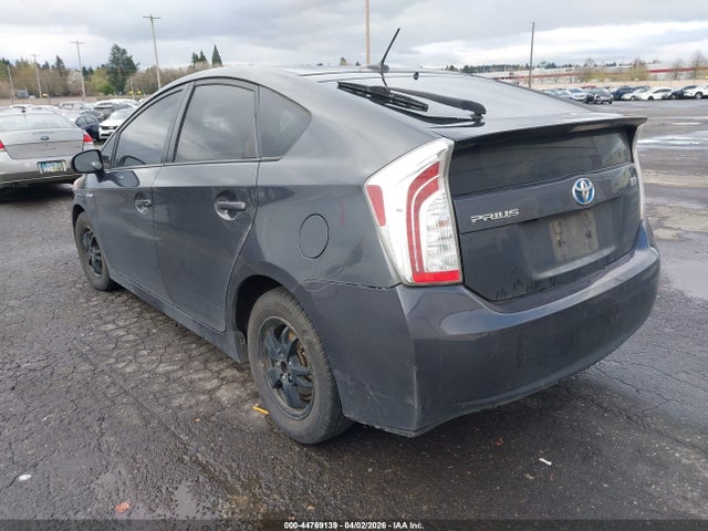 Toyota Prius Three 2015 JTDKN3DU0F0410556 Image 3