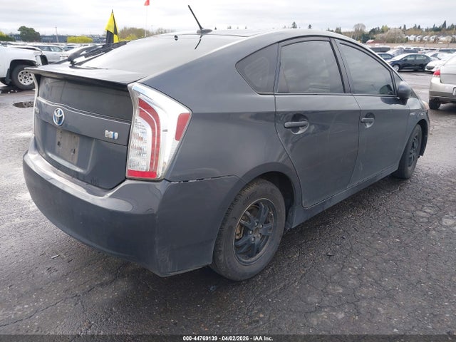 Toyota Prius Three 2015 JTDKN3DU0F0410556 Image 4