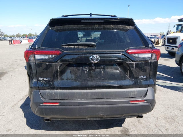 2T3C1RFV4RW301011 Toyota Rav4 Xle Premium