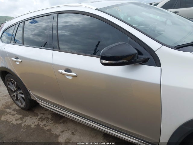 YV4612HK9G1003389 Volvo V60 Cross Country T5