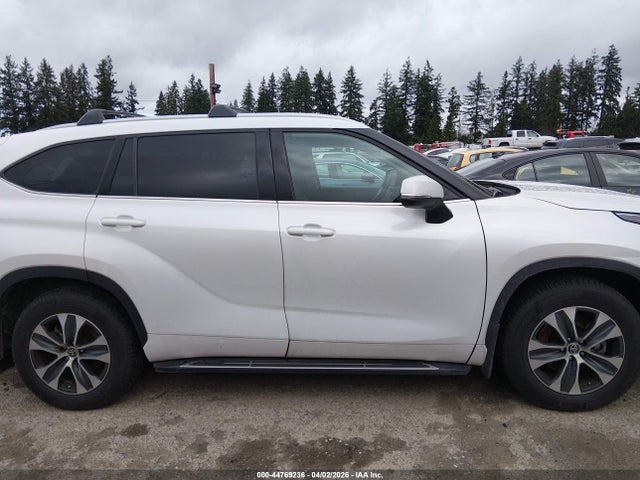 5TDGZRBHXNS221119 Toyota Highlander Xle