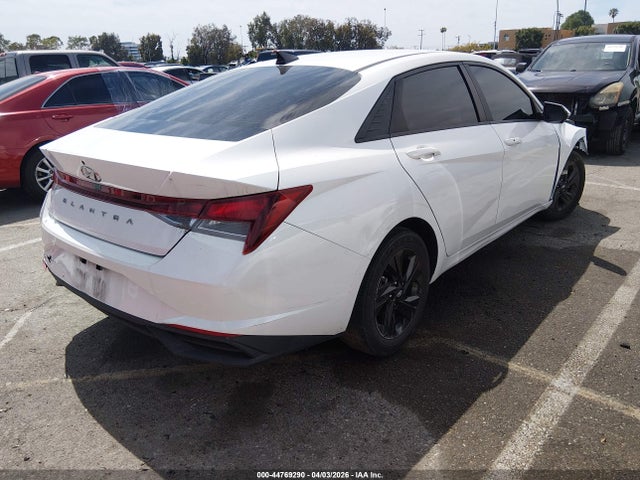 5NPLS4AG1NH058171 Hyundai ELANTRA SEL