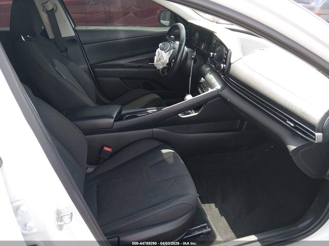 5NPLS4AG1NH058171 Hyundai ELANTRA SEL
