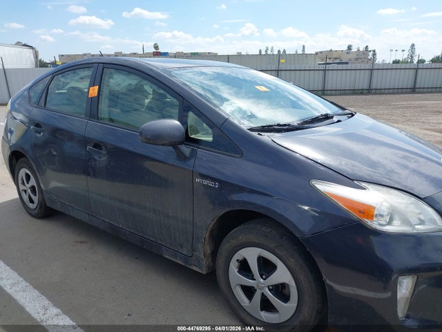 2015 Toyota Prius Three მანქანა იყიდება აუქციონზე, vin: JTDKN3DU3F0461162, აუქციონის ნომერი: 44769295