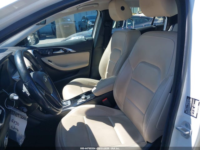 44769304 :رقم المزاد ، SJKCH5CP7JA058868 vin ، 2018 Infiniti Qx30 Premium مزاد بيع
