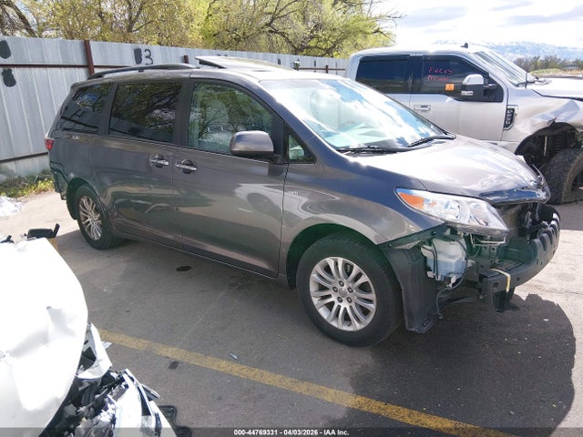 Toyota Sienna Xle 7 Passenger 2017 5TDDZ3DC2HS178076 Image 1
