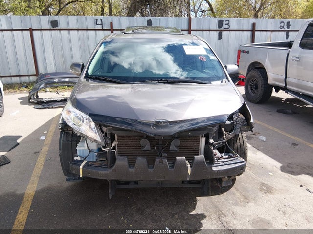 Toyota Sienna Xle 7 Passenger 2017 5TDDZ3DC2HS178076 Image 13