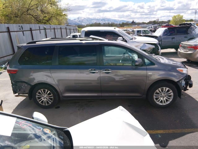 Toyota Sienna Xle 7 Passenger 2017 5TDDZ3DC2HS178076 Image 14