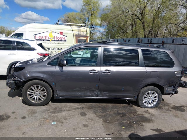 Toyota Sienna Xle 7 Passenger 2017 5TDDZ3DC2HS178076 Image 15