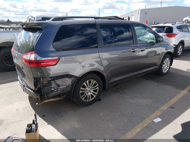 Toyota Sienna Xle 7 Passenger 2017 5TDDZ3DC2HS178076 Image 4