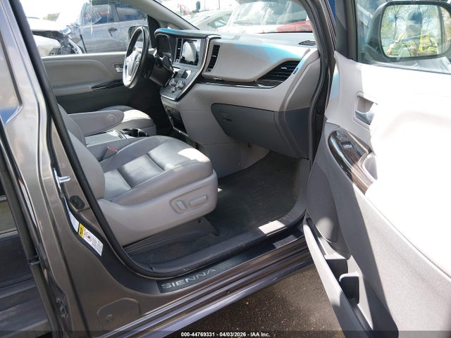 Toyota Sienna Xle 7 Passenger 2017 5TDDZ3DC2HS178076 Image 5