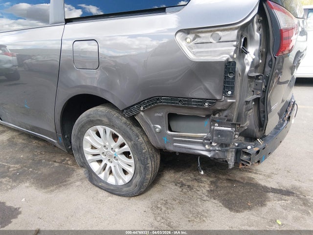 Toyota Sienna Xle 7 Passenger 2017 5TDDZ3DC2HS178076 Image 6