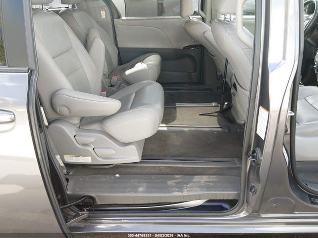 Toyota Sienna Xle 7 Passenger 2017 5TDDZ3DC2HS178076 Image 8
