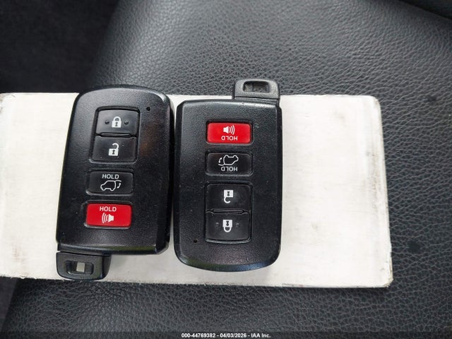 2T3NFREV0GW275998 Toyota RAV4 SE