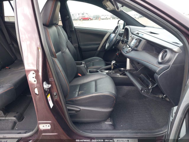 2T3NFREV0GW275998 Toyota RAV4 SE