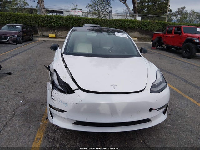 44769458 :رقم المزاد ، 5YJ3E1EB9JF135530 vin ، 2018 Tesla Model 3 Long Range/performance مزاد بيع