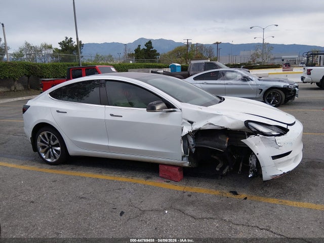 44769458 :رقم المزاد ، 5YJ3E1EB9JF135530 vin ، 2018 Tesla Model 3 Long Range/performance مزاد بيع