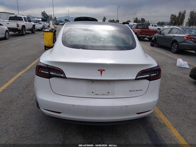 44769458 :رقم المزاد ، 5YJ3E1EB9JF135530 vin ، 2018 Tesla Model 3 Long Range/performance مزاد بيع