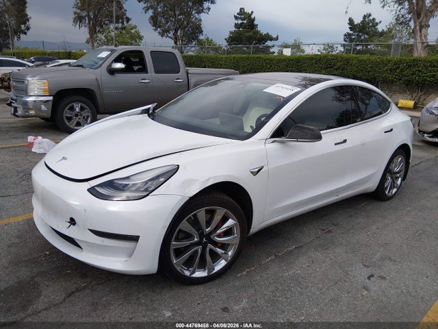 44769458 :رقم المزاد ، 5YJ3E1EB9JF135530 vin ، 2018 Tesla Model 3 Long Range/performance مزاد بيع