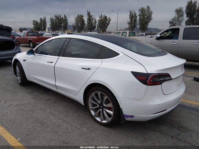 44769458 :رقم المزاد ، 5YJ3E1EB9JF135530 vin ، 2018 Tesla Model 3 Long Range/performance مزاد بيع