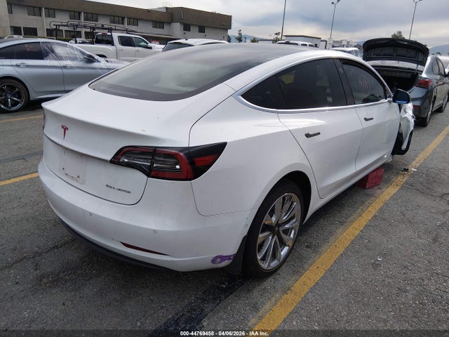 44769458 :رقم المزاد ، 5YJ3E1EB9JF135530 vin ، 2018 Tesla Model 3 Long Range/performance مزاد بيع