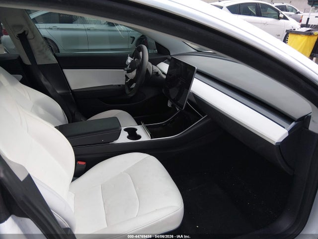 44769458 :رقم المزاد ، 5YJ3E1EB9JF135530 vin ، 2018 Tesla Model 3 Long Range/performance مزاد بيع