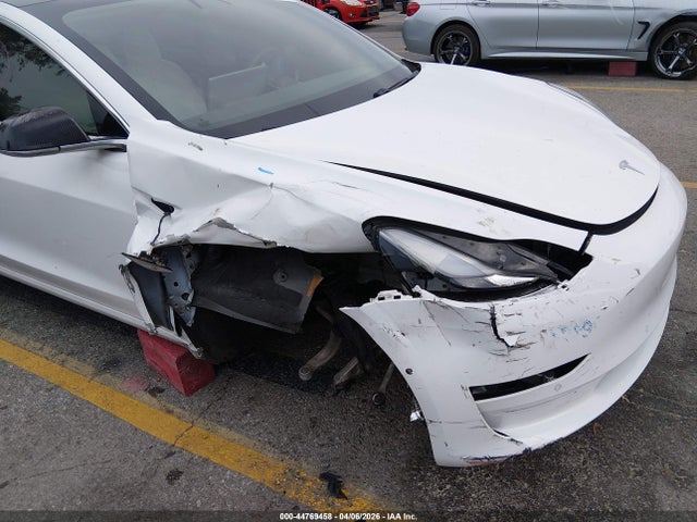 44769458 :رقم المزاد ، 5YJ3E1EB9JF135530 vin ، 2018 Tesla Model 3 Long Range/performance مزاد بيع