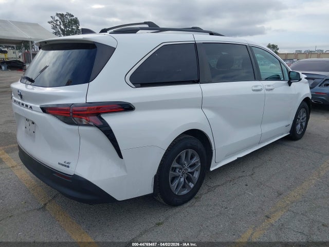 Toyota SIENNA LE 2021 5TDKRKEC5MS036380 Image 4