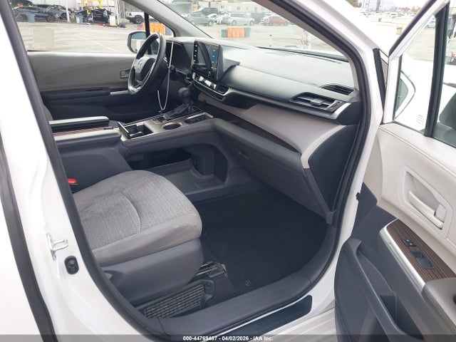 Toyota SIENNA LE 2021 5TDKRKEC5MS036380 Image 5