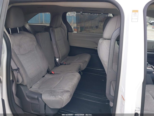 Toyota SIENNA LE 2021 5TDKRKEC5MS036380 Image 8