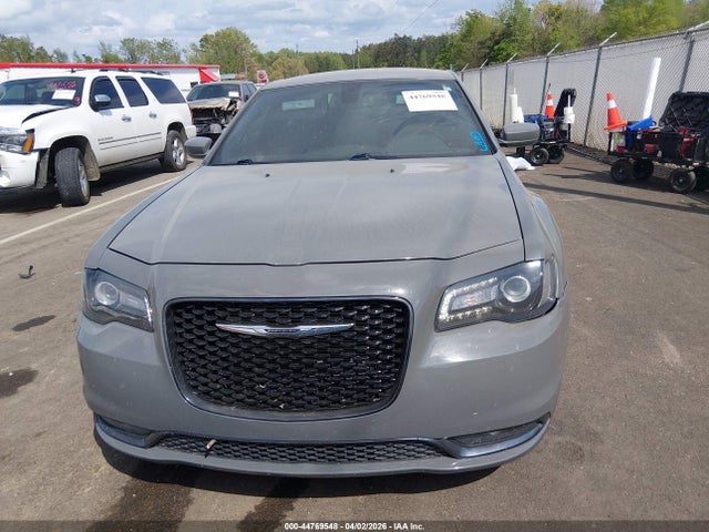 2019 Chrysler 300 300s მანქანა იყიდება აუქციონზე, vin: 2C3CCABG7KH538721, აუქციონის ნომერი: 44769548