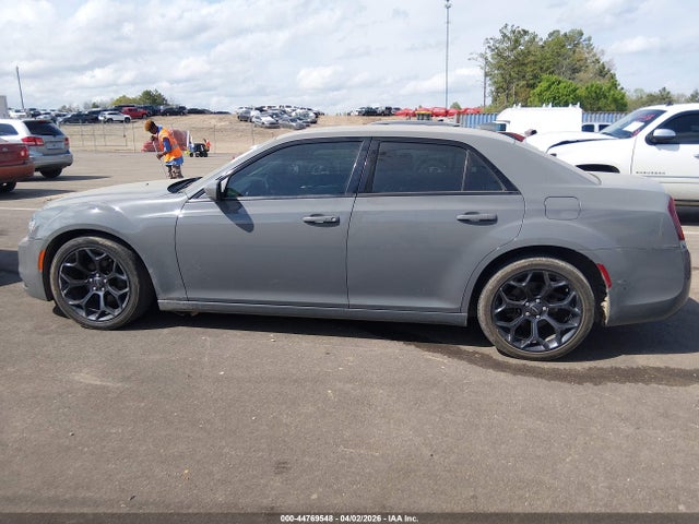 2019 Chrysler 300 300s მანქანა იყიდება აუქციონზე, vin: 2C3CCABG7KH538721, აუქციონის ნომერი: 44769548
