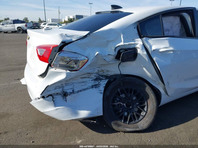 44769597 :رقم المزاد ، 1G1BC5SM8H7130410 vin ، 2017 Chevrolet Cruze Ls Auto مزاد بيع
