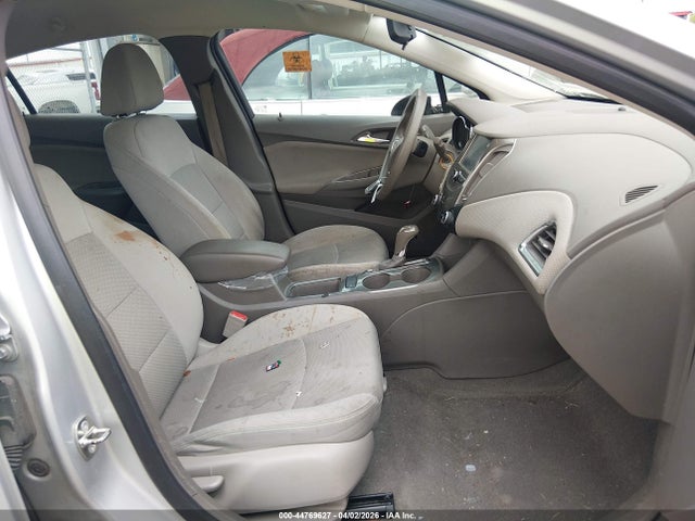 44769627 :رقم المزاد ، 1G1BE5SM3J7151651 vin ، 2018 Chevrolet Cruze Lt Auto مزاد بيع