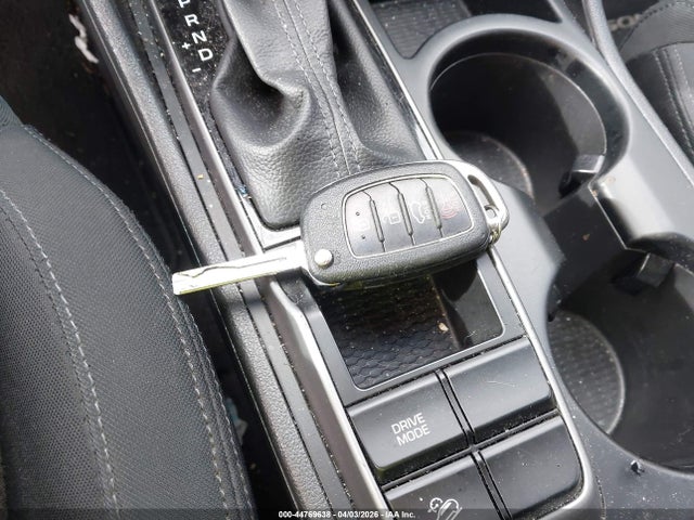 KM8J23A40GU235952 Hyundai TUCSON SE