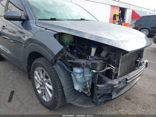 KM8J23A40GU235952 Hyundai TUCSON SE