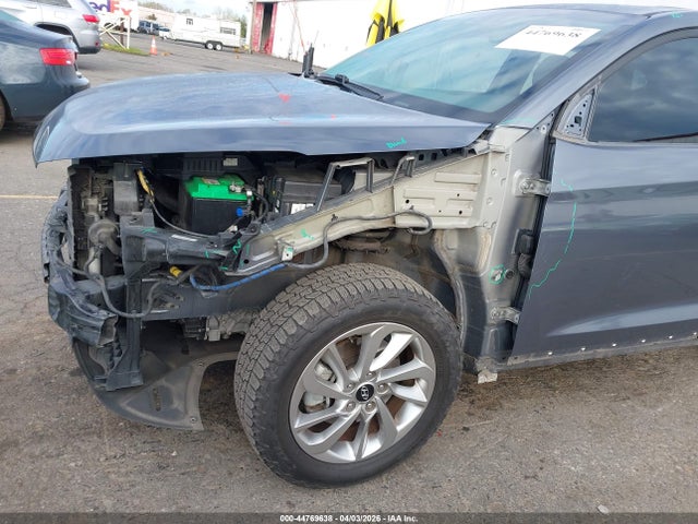 KM8J23A40GU235952 Hyundai TUCSON SE
