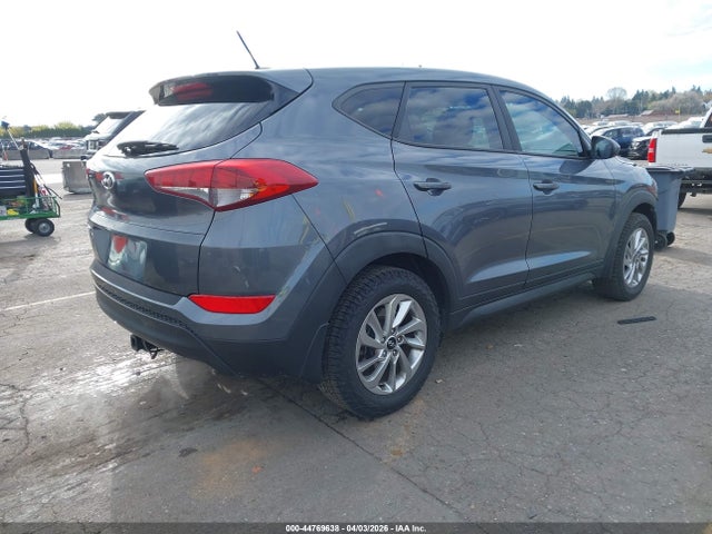 KM8J23A40GU235952 Hyundai TUCSON SE