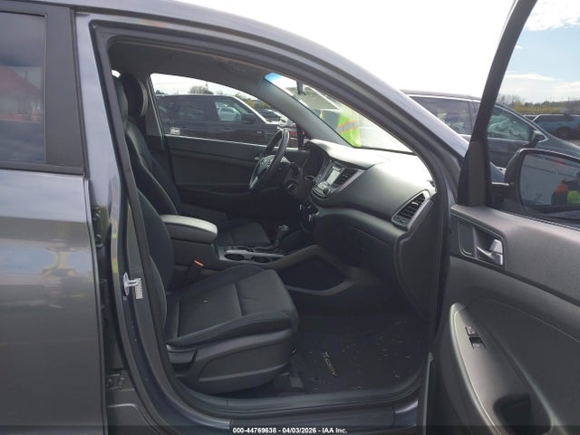KM8J23A40GU235952 Hyundai TUCSON SE