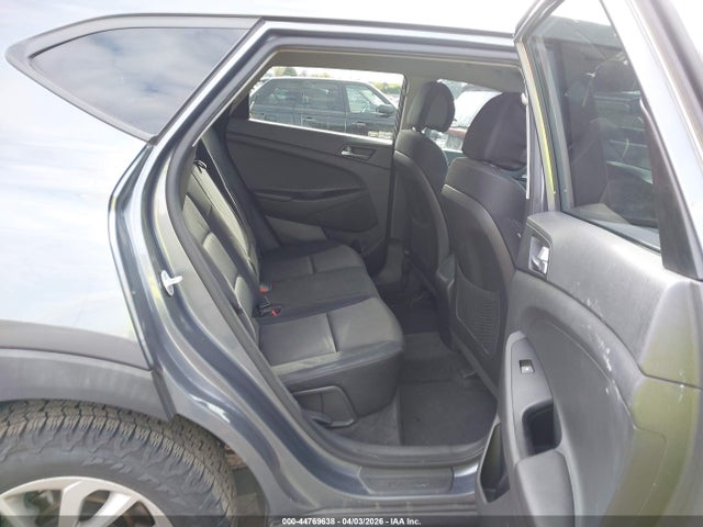 KM8J23A40GU235952 Hyundai TUCSON SE