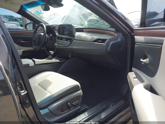 2024 Lexus Es 300h მანქანა იყიდება აუქციონზე, vin: 58ADA1C19RU040189, აუქციონის ნომერი: 44769650