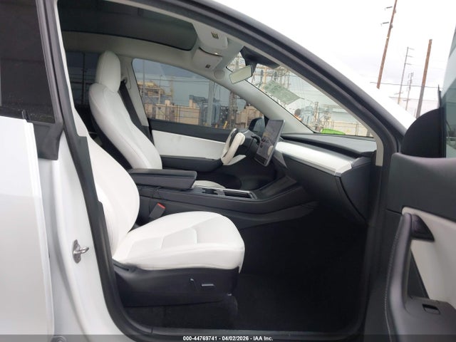 Продажа на аукционе авто 2022 Tesla Model Y Performance Dual Motor All-wheel Drive, vin: 7SAYGDEF3NF351547, номер лота: 44769741